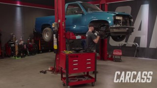 Restoring The Abandoned Chevy Silverado Paint Back To Its Former Glory
