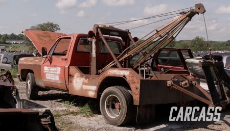 ¿Arrancará esta camioneta de remolque con carrocería cuadrada C-30 de 1977 sacada de la chatarra?