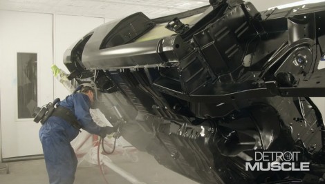 El Dodge Charger del 69 entra en la cabina para una nueva pintura