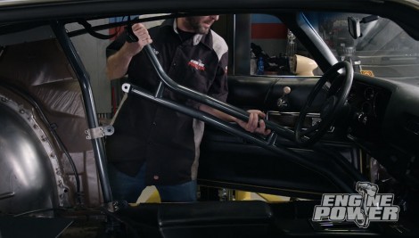 El Camaro es modificado para recibir neumáticos más grandes