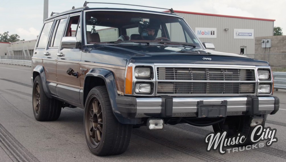 700 Horsepower '86 Jeep Wagoneer Monster Hits the Track