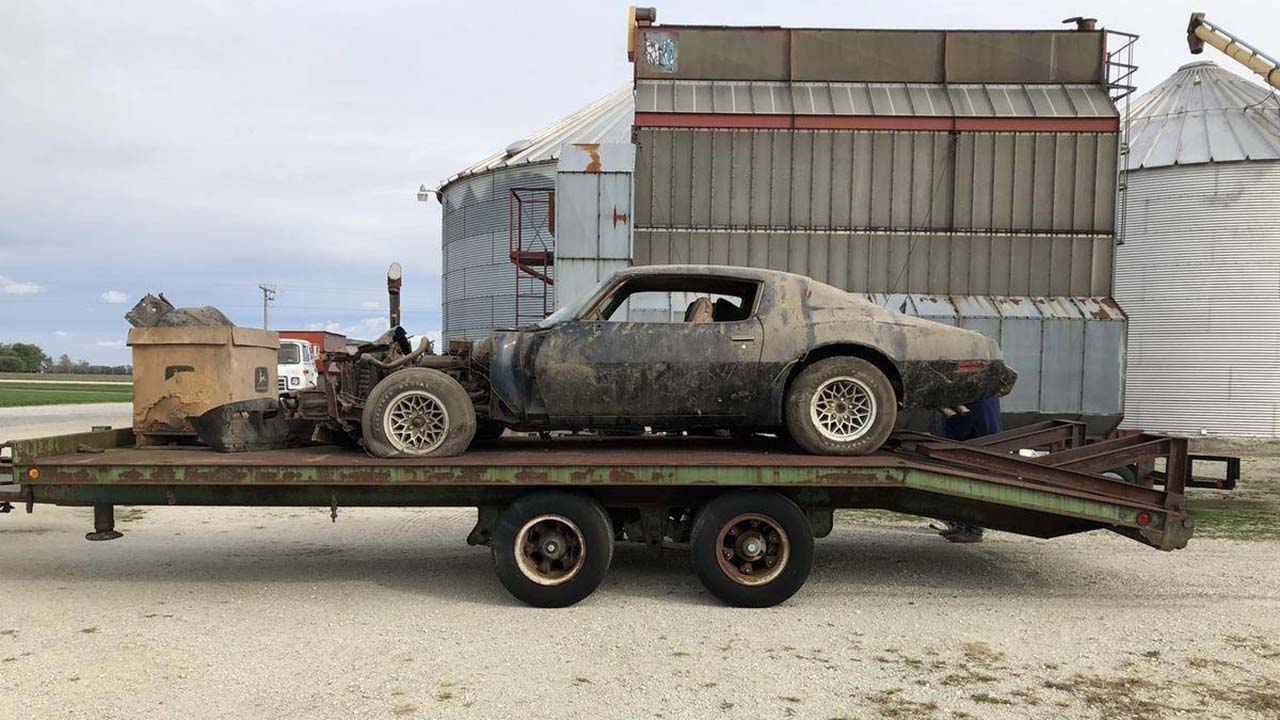 This 2024 Ford Mustang GT Was Converted To Cosplay as a Real-Life Lightning  McQueen