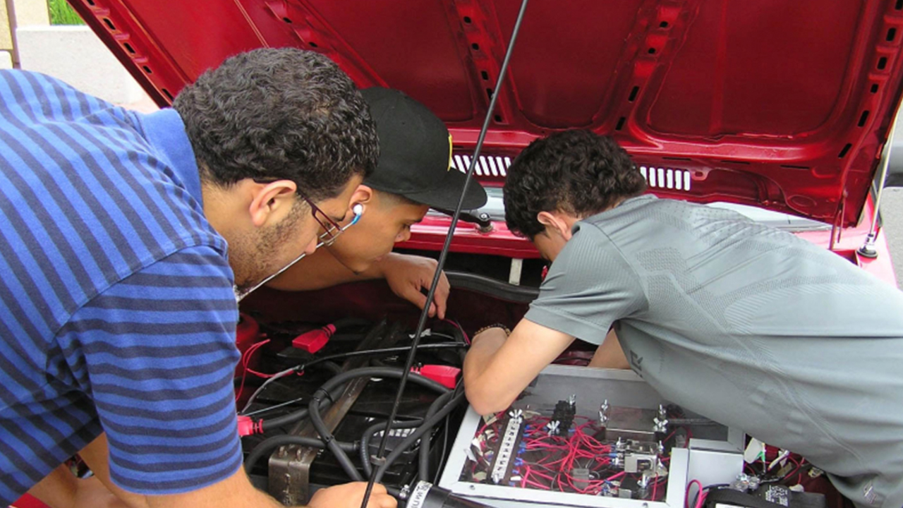 Skool Automod This High School Auto Shop Class Is Converting Old Volkswagens To ...