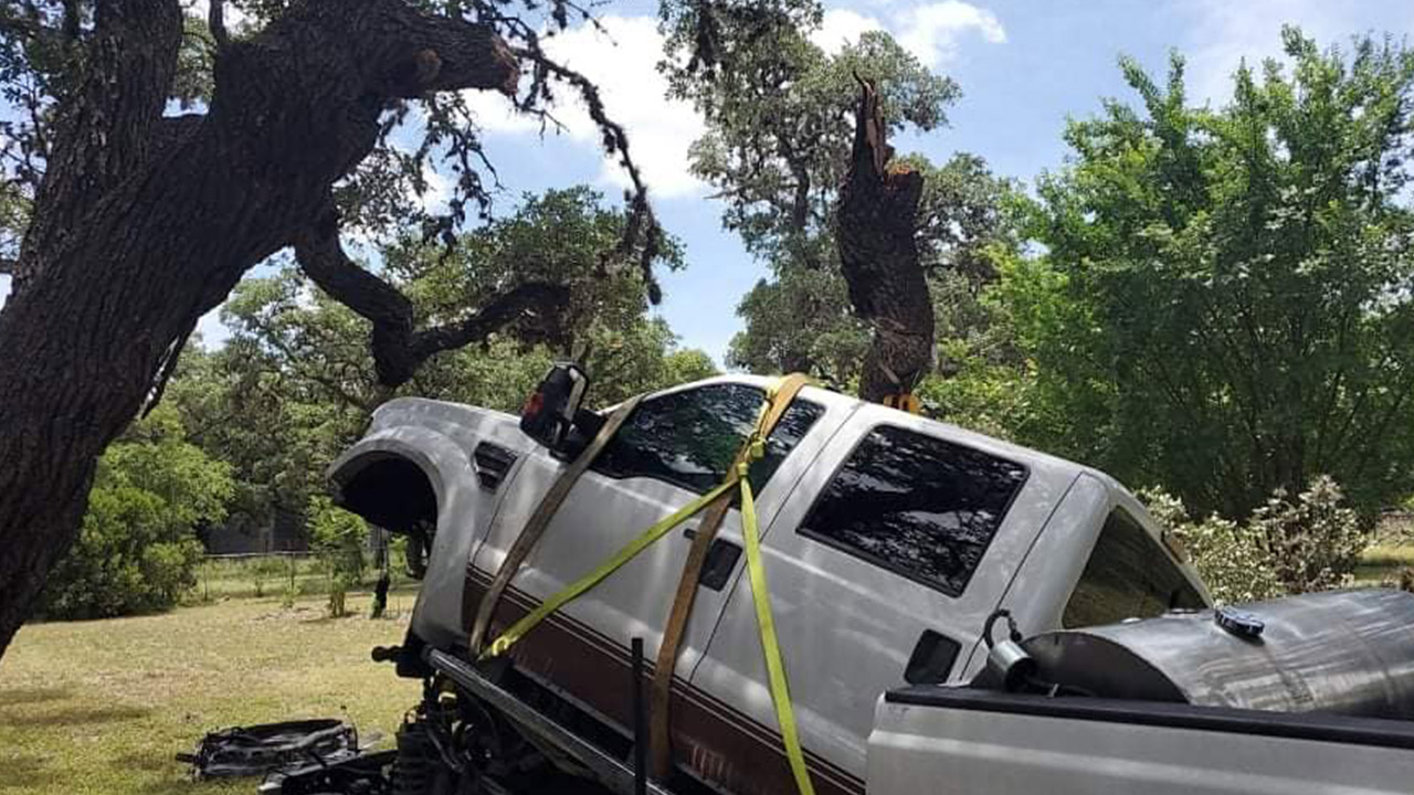 Texas Man Attempts To Lift Ford Super Duty Cab Using A Tree Branch And ...