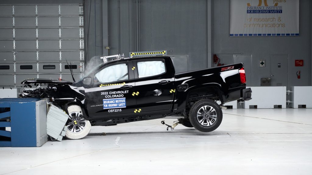 2022 Chevrolet Colorado | Mid-size trucks fall short when attempting to meet IIHS safety standards for rear-seat passengers