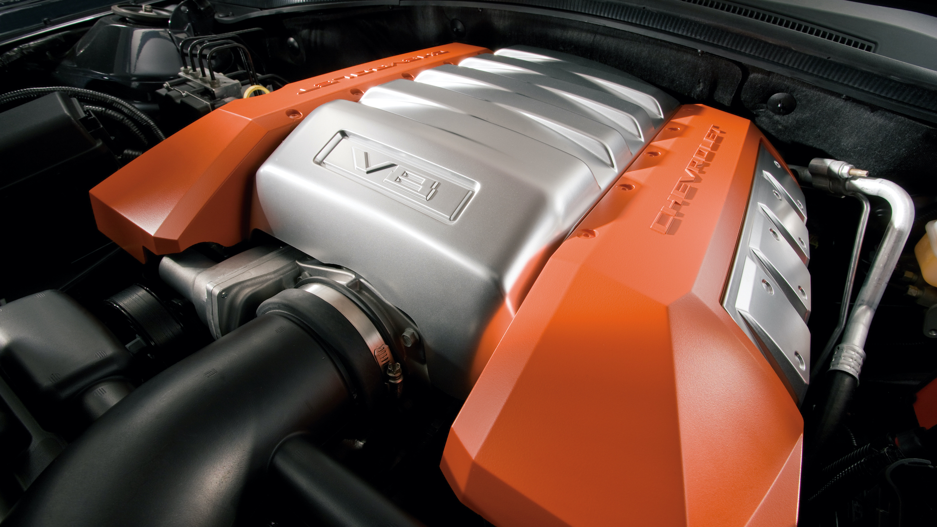 Ford & General Motors Won’t Be Getting Rid of the V8 Engine For A Long Time