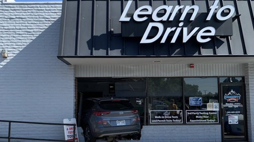 Hyundai Tuscon driven into the driving school by a rookie driver's ed instructor | via Twitter