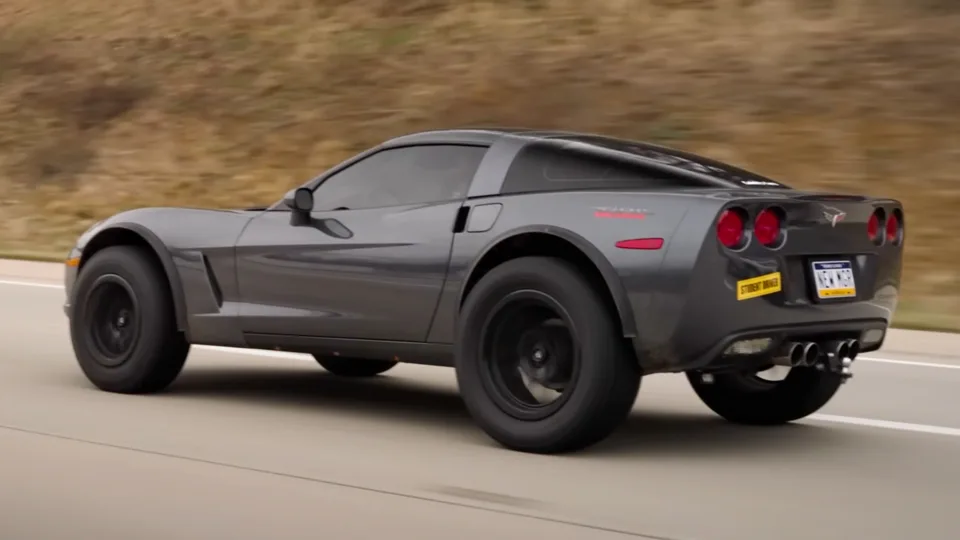 With 33-inch all-terrain tires and remote-reservoir Fox shocks, this modified Corvette C6 is ready to tackle dunes and dirt trails with surprising ease.